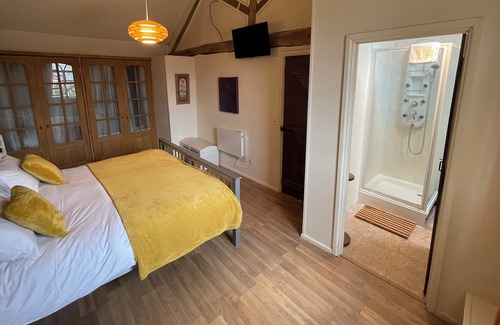 Sainte-Marie-du-Bois Casa | Loire Lodge - Rustic Barn Conversion