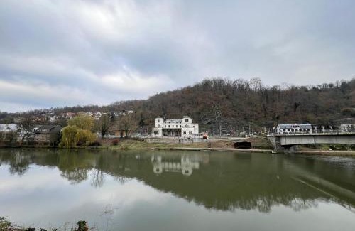 Balduinstein Apartamento | Loklounge Ferienwohnung im historischen Bahnhofsgebäude in Balduinstein