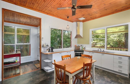 Warburton Cabaña | Lola's cottage in the heart of Warburton with views of the Yarra River