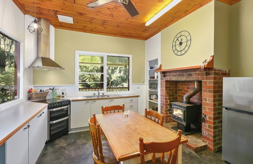 Warburton Cabaña | Lola's cottage in the heart of Warburton with views of the Yarra River