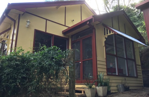 Warburton Cabaña | Lola's cottage in the heart of Warburton with views of the Yarra River