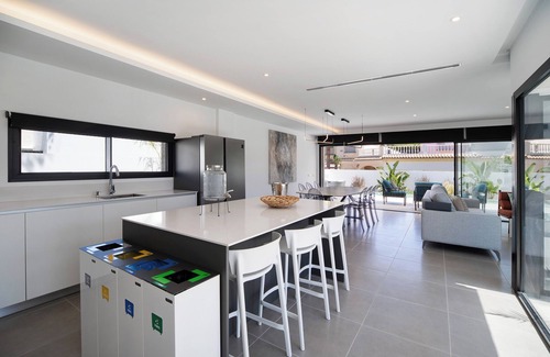 Poblado Sancti Petri Villa | Lola Sea Villa con piscina privada, gimnasio y Wi-Fi