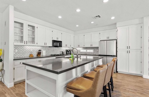 Loma Linda Casa | Loma Vista Retreat on Lugo Dr｜Cozy 5B｜Garage Access｜Pet Okay｜Instant Tour #42021
