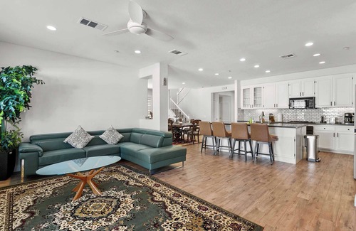 Loma Linda Casa | Loma Vista Retreat on Lugo Dr｜Cozy 5B｜Garage Access｜Pet Okay｜Instant Tour #42021