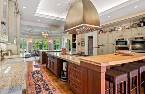Sonoma Casa | Lomita Estate - En-Suite 6 BD, Pool, Spa, Near Plaza