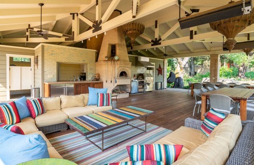Sonoma Casa | Lomita Estate - En-Suite 6 BD, Pool, Spa, Near Plaza