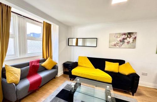 Grove Green Apartamento | London 3 Bedrooms 3 Bathrooms Spacious House, Reception, Kitchen, Garden, Parking