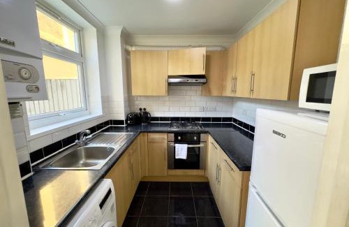 Grove Green Apartamento | London 3 Bedrooms 3 Bathrooms Spacious House, Reception, Kitchen, Garden, Parking