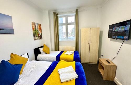 Grove Green Apartamento | London 3 Bedrooms 3 Bathrooms Spacious House, Reception, Kitchen, Garden, Parking