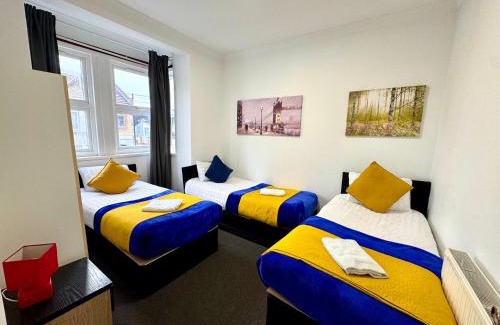Grove Green Apartamento | London 3 Bedrooms 3 Bathrooms Spacious House, Reception, Kitchen, Garden, Parking