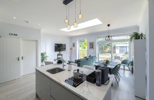 Golders Green Casa | London 5 BR Garden Hse Near Tube & Hampstead Heath