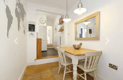 Woodberry Down Apartamento | London bright flat+open fireplace+garden+staycation+wfh fast wifi