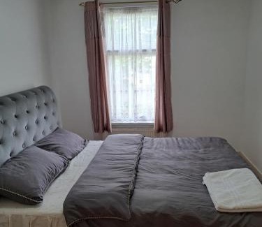 Loxford Casa | London Ilford town house - close to train station