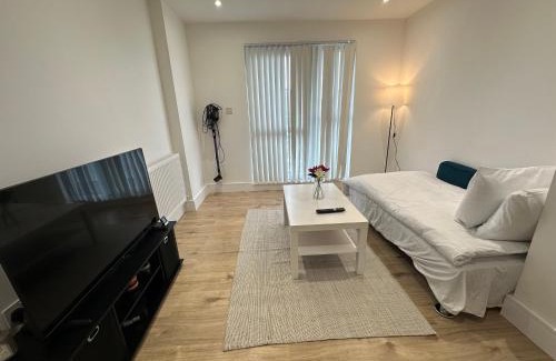 Luton Apartamento | London Luton Airport Luxury Midland Apartments - GATED PARKING - Balcony - Sleeps 4