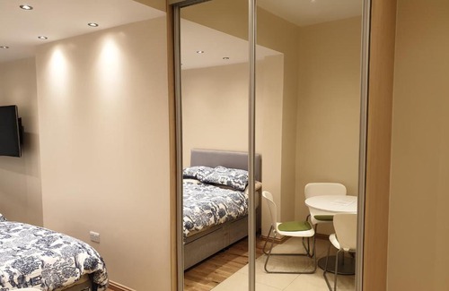 Valentines Apartamento | London Luxury Apartments 3 Bedroom Sleeps 8 with 3 Bathrooms 4 mins walk to tube free parking