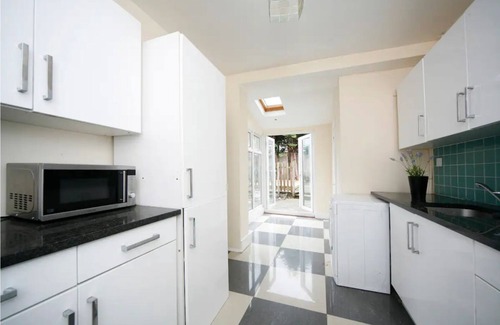 Stratford Cama Y Desayuno | london smart Comfy Double for 4 to accommodate Near metro.