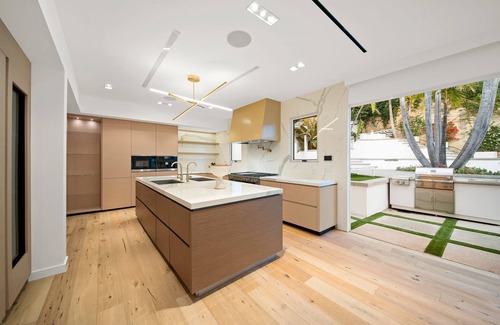 Hollywood Hills West Villa | London Villa - Striking modern Cape Cod in the heart of the Sunset Strip.