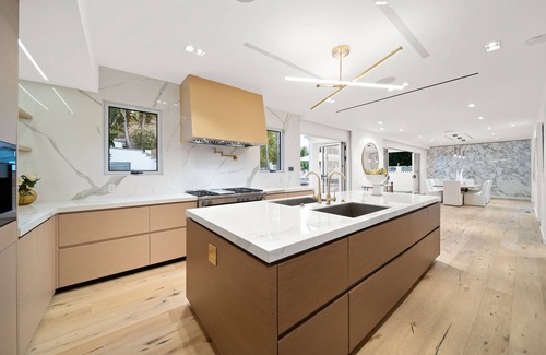 Hollywood Hills West Villa | London Villa - Striking modern Cape Cod in the heart of the Sunset Strip.