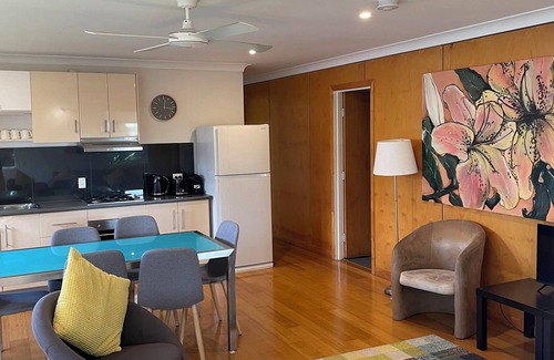 Enoggera Casa | Lone Pine House se siente como en casa para familias y grupos más grandes