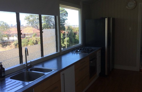 Enoggera Casa | Lone Pine Lodge - ideal para negocios, familias, mascotas