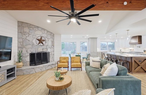 McKinney Casa | Lone Star Getaway - 5BD/3BA w Game Room & Backyard