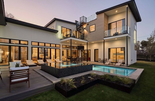 Elmhurst Heights Casa | Lone Star Lookout by Lux Tiny Resorts