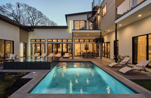 Elmhurst Heights Casa | Lone Star Lookout by Lux Tiny Resorts