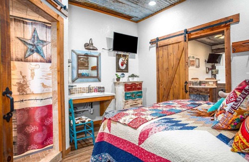 Bandera Casa | Lonesome Dove Guesthouse