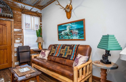 Bandera Casa | Lonesome Dove Guesthouse