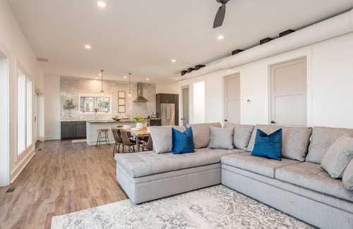 Laurel Park Casa | Long Range Mtn Views Next to Jump Off Rock! Ultra Modern, Very Unique Open Floor