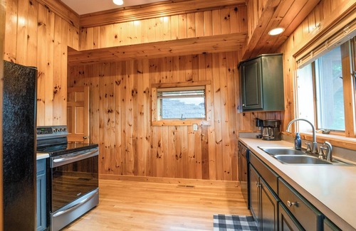 Blowing Rock Casa | Long Range Views!! Spacious 5-bedroom House Great For Multi Families!