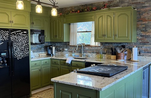 Frank Casa | Long range views. Sleeps 10! Hot tub, game tables and close to everything!