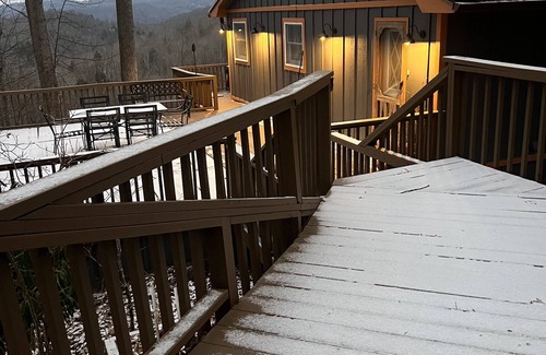 Frank Casa | Long range views. Sleeps 10! Hot tub, game tables and close to everything!
