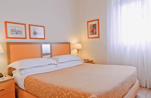 Zona XXX Castel Fusano Apartamento | Apartamento de alquiler mensual en hermosa Residencia con patio y jardín