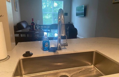 Old Fourth Ward Casa | LONG STAYS WELCOME! COZY APARTMENT WITH FREE PARKING AND WINE 😎