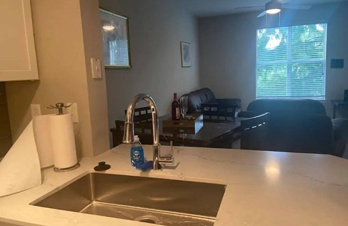 Old Fourth Ward Casa | LONG STAYS WELCOME! COZY APARTMENT WITH FREE PARKING AND WINE 😎