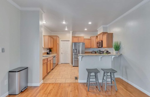 Martha Jefferson Casa | Long Street Cottage - 5 bdrm/3.5 bath - North Downtown