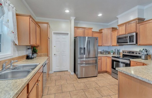 Martha Jefferson Casa | Long Street Cottage - 5 bdrm/3.5 bath - North Downtown