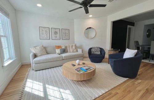 MacGregor Casa | Long Term, Blackout Curtain, 2 Monitor, King Bed Room in 2 BR Home