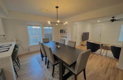 MacGregor Casa | Long Term, Blackout Curtain, 2 Monitor, King Bed Room in 2 BR Home