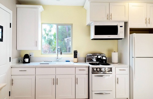 Pacific - Edison Apartamento | Cerca de todo! - Modern Studio Apt w / Deck privado y estacionamiento gratuito