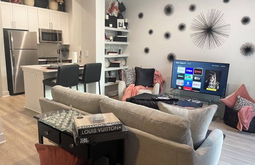 Deep Ellum Apartamento | Long Term Medical Stays Welcome! Walk to Baylor Free Parking! Resort-style Pool