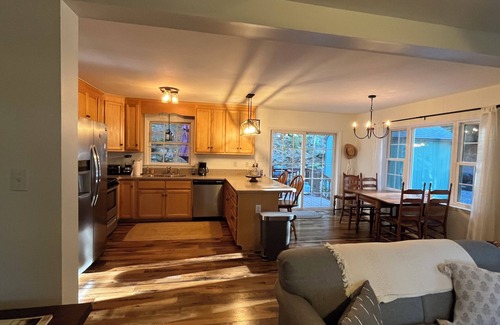 Spottswood Casa | Long-term rental: Beautiful Mountain View Amherst VA, off Blue Ridge Parkway!