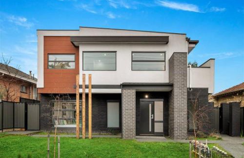 Preston Apartamento | Long-Term Stays-2BR Townhouse on Bell Street, Preston, Central & Near Tram, pets welcome