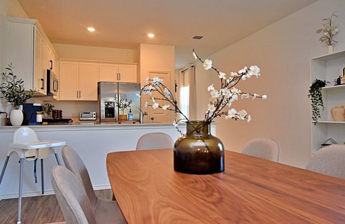 Del Valle Casa | Long-term Stays | Family-friendly | Communal pool!