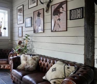 Nykvarn Cama Y Desayuno | Long Valley Ranch & Lodge