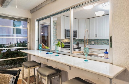Longboat Key Casa | Longboat Key living at its finest. Recently remodeled 3 Bedroom, 2 bath home.