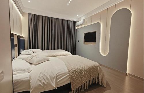 Huaihai Road Commercial Area Hotel | Longchen Hotel