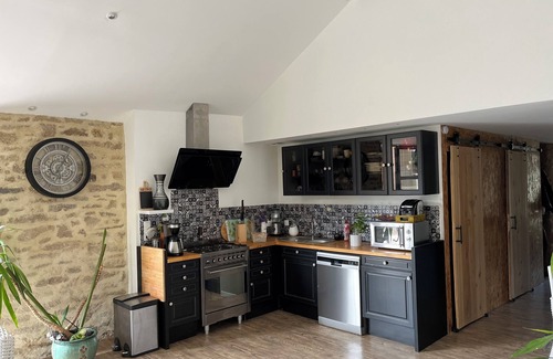 Locmaria-Grand-Champ Casa | Longere with character, 10 minutes from Vannes, heated semi-covered swimming pool.