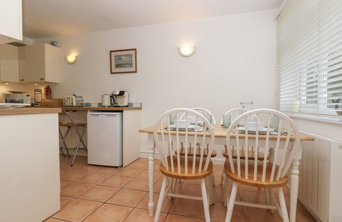 Porthcurno Cabaña | LONGSHIPS, country holiday cottage, with a garden in Porthcurno